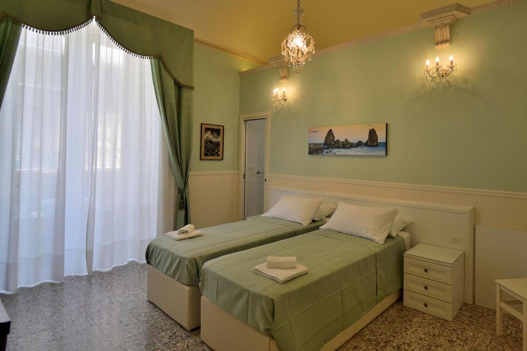 Bellini Inn Deluxe Aeroporto di Catania Fontana Rossa Esterno foto